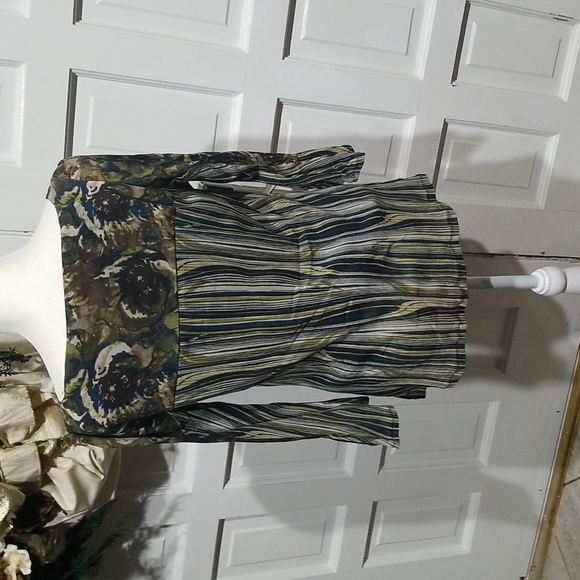 Axcess brand top. - Picture 5 of 9